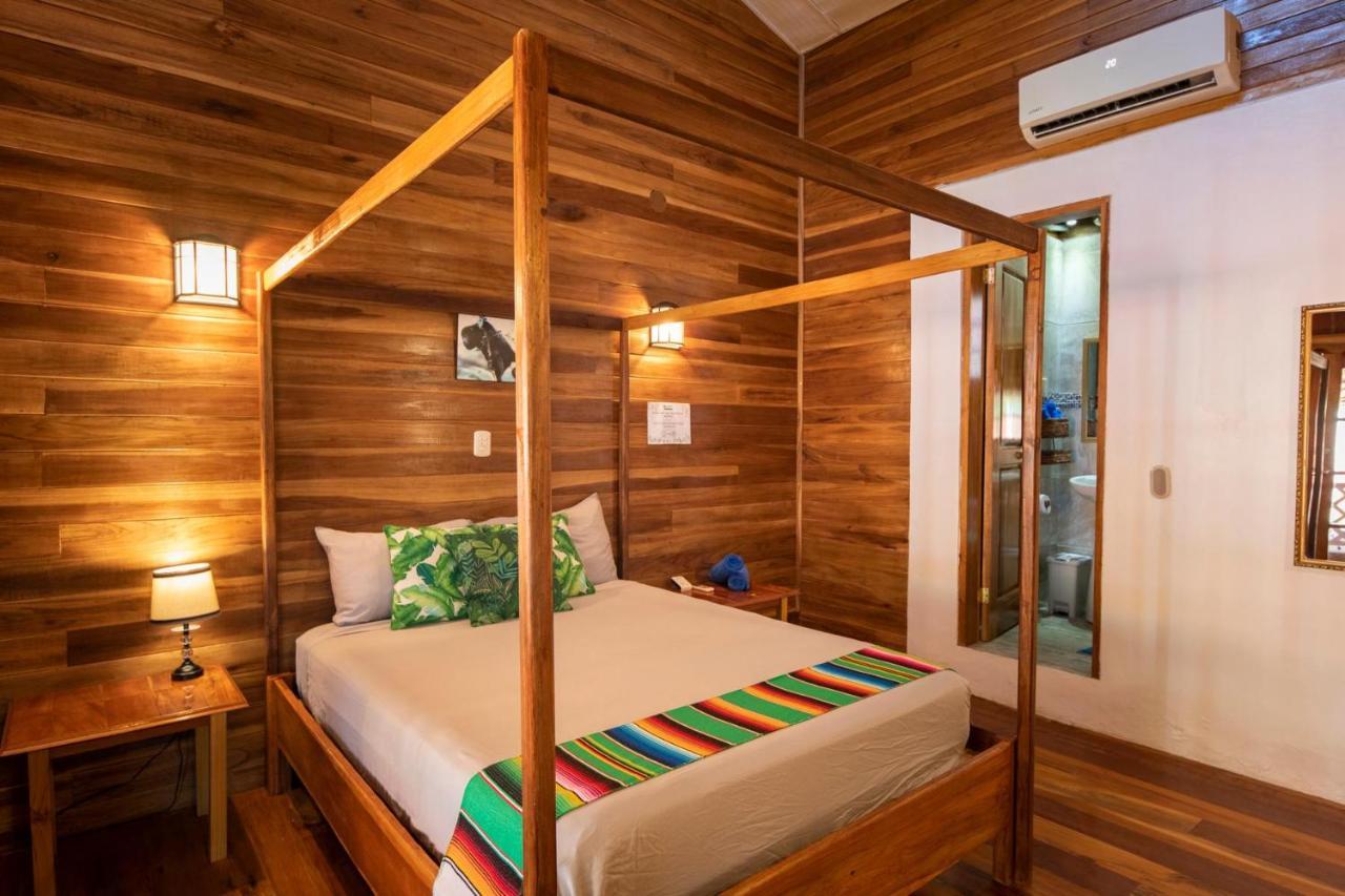 Poolside Beach House At Pangea Lodge Manzanillo  Buitenkant foto